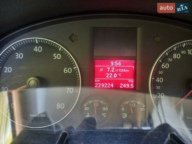 Серый Фольксваген Туран, объемом двигателя 1.6 л и пробегом 229 тыс. км за 6200 $, фото 12 на Automoto.ua