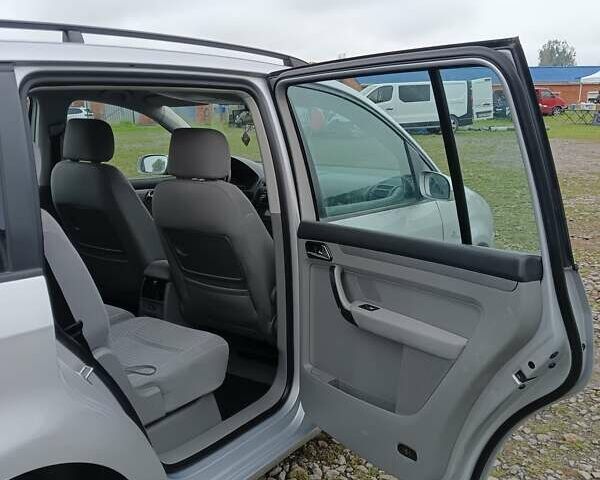 Серый Фольксваген Туран, объемом двигателя 1.6 л и пробегом 237 тыс. км за 4990 $, фото 14 на Automoto.ua