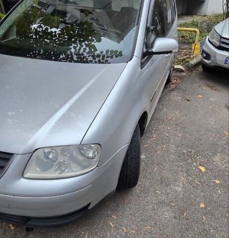 Серый Фольксваген Туран, объемом двигателя 1.6 л и пробегом 265 тыс. км за 5100 $, фото 2 на Automoto.ua