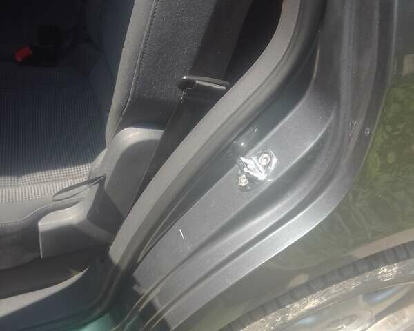 Сірий Фольксваген Туран, об'ємом двигуна 2 л та пробігом 280 тис. км за 7200 $, фото 6 на Automoto.ua