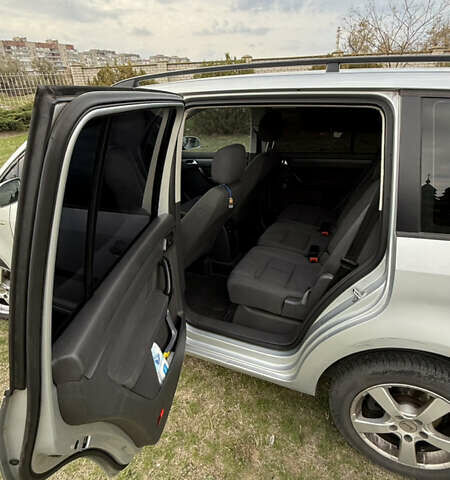 Сірий Фольксваген Туран, об'ємом двигуна 1.6 л та пробігом 344 тис. км за 4600 $, фото 10 на Automoto.ua