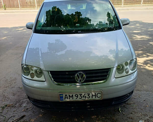 Серый Фольксваген Туран, объемом двигателя 2 л и пробегом 259 тыс. км за 5600 $, фото 14 на Automoto.ua