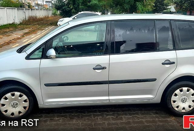 Серый Фольксваген Туран, объемом двигателя 1.9 л и пробегом 231 тыс. км за 2700 $, фото 1 на Automoto.ua