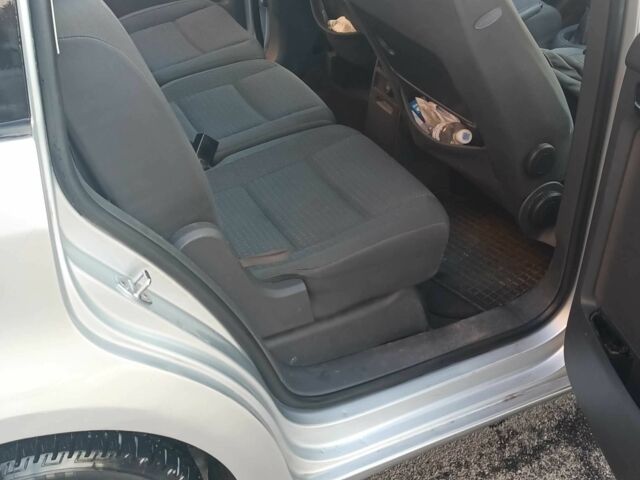 Серый Фольксваген Туран, объемом двигателя 1.6 л и пробегом 210 тыс. км за 4500 $, фото 4 на Automoto.ua