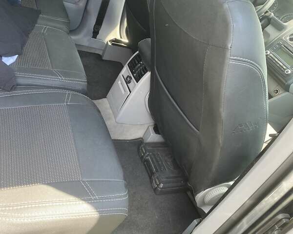 Серый Фольксваген Туран, объемом двигателя 1.6 л и пробегом 270 тыс. км за 5100 $, фото 6 на Automoto.ua