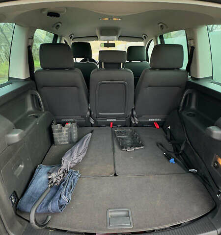 Серый Фольксваген Туран, объемом двигателя 1.9 л и пробегом 225 тыс. км за 3500 $, фото 11 на Automoto.ua