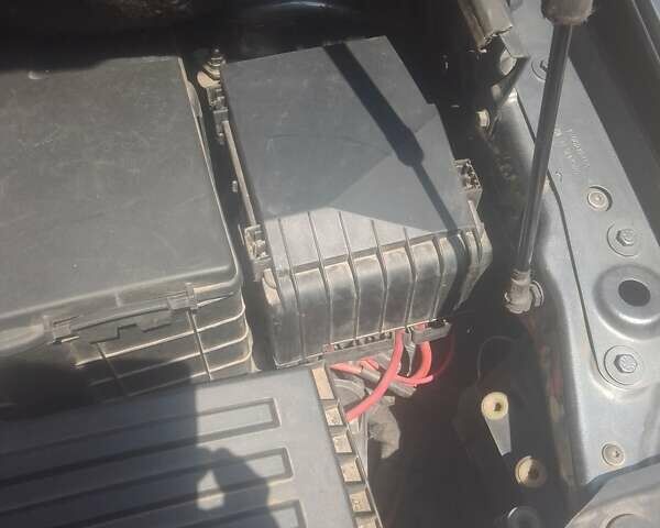 Сірий Фольксваген Туран, об'ємом двигуна 2 л та пробігом 280 тис. км за 7200 $, фото 3 на Automoto.ua