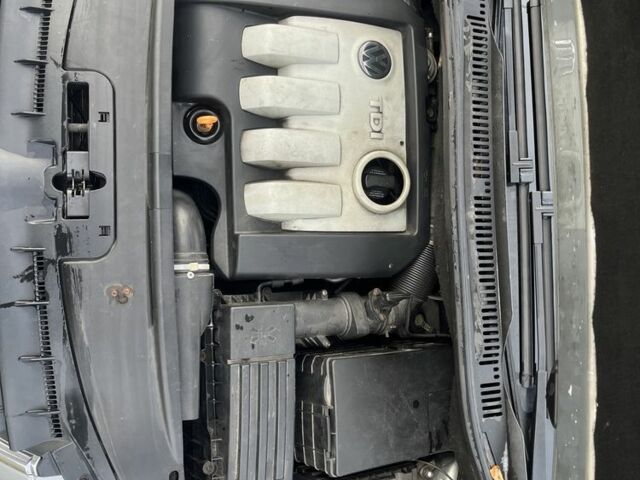 Серый Фольксваген Туран, объемом двигателя 1.9 л и пробегом 300 тыс. км за 3100 $, фото 7 на Automoto.ua