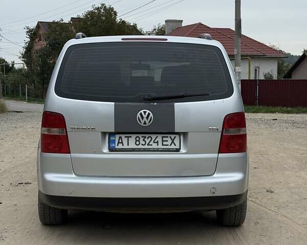 Серый Фольксваген Туран, объемом двигателя 1.9 л и пробегом 353 тыс. км за 5305 $, фото 10 на Automoto.ua
