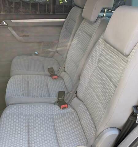 Серый Фольксваген Туран, объемом двигателя 1.9 л и пробегом 300 тыс. км за 5100 $, фото 4 на Automoto.ua