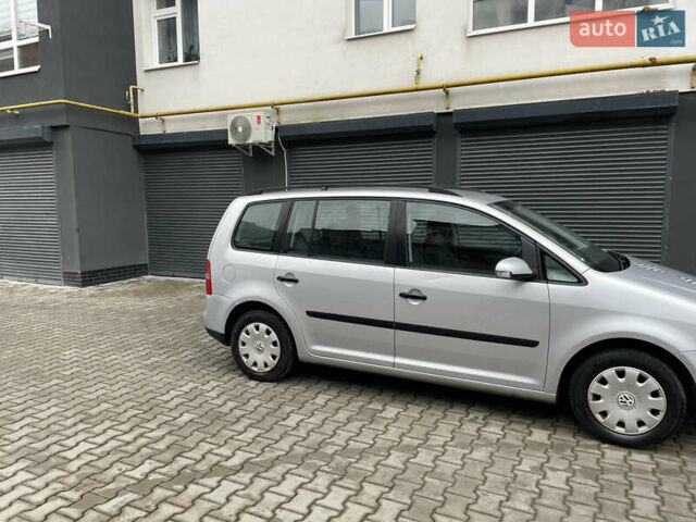 Серый Фольксваген Туран, объемом двигателя 1.6 л и пробегом 258 тыс. км за 5350 $, фото 8 на Automoto.ua