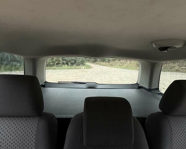 Серый Фольксваген Туран, объемом двигателя 1.9 л и пробегом 353 тыс. км за 5305 $, фото 19 на Automoto.ua