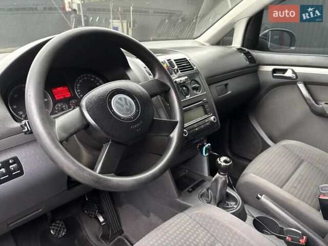 Серый Фольксваген Туран, объемом двигателя 1.9 л и пробегом 281 тыс. км за 6700 $, фото 54 на Automoto.ua