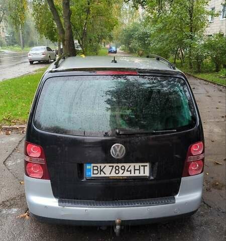 Серый Фольксваген Туран, объемом двигателя 1.9 л и пробегом 300 тыс. км за 5100 $, фото 10 на Automoto.ua