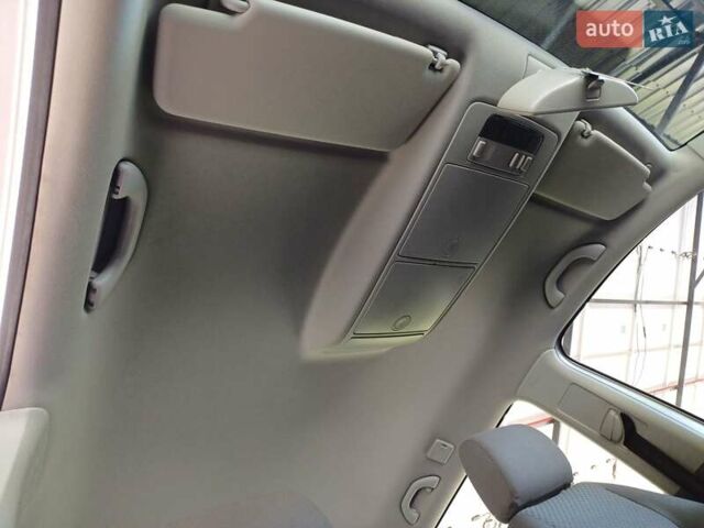 Серый Фольксваген Туран, объемом двигателя 1.6 л и пробегом 270 тыс. км за 5199 $, фото 12 на Automoto.ua