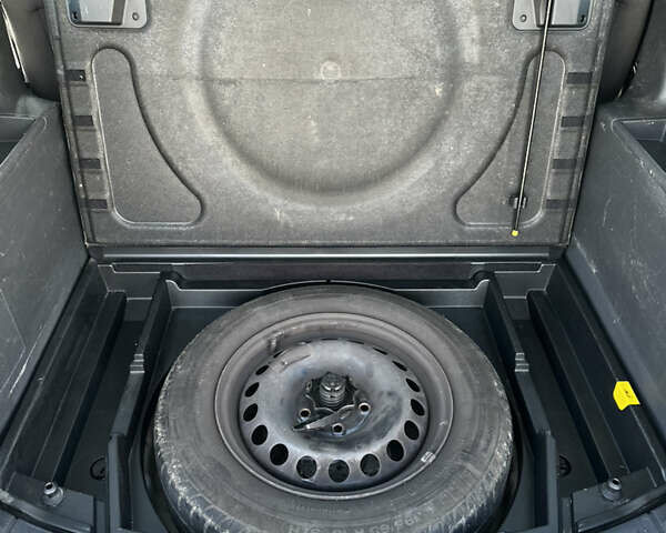 Серый Фольксваген Туран, объемом двигателя 1.6 л и пробегом 228 тыс. км за 4700 $, фото 29 на Automoto.ua