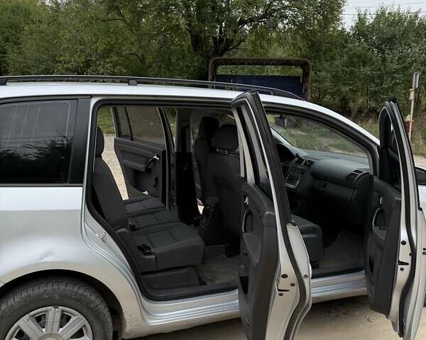 Серый Фольксваген Туран, объемом двигателя 1.9 л и пробегом 353 тыс. км за 5305 $, фото 17 на Automoto.ua