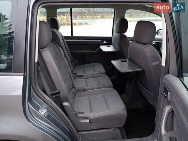 Серый Фольксваген Туран, объемом двигателя 1.6 л и пробегом 238 тыс. км за 4299 $, фото 19 на Automoto.ua