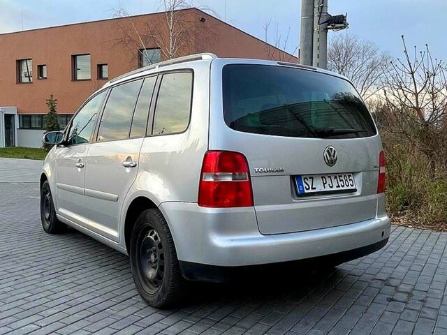 Сірий Фольксваген Туран, об'ємом двигуна 2 л та пробігом 300 тис. км за 2700 $, фото 6 на Automoto.ua