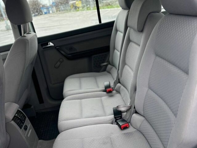 Сірий Фольксваген Туран, об'ємом двигуна 0 л та пробігом 178 тис. км за 5500 $, фото 6 на Automoto.ua