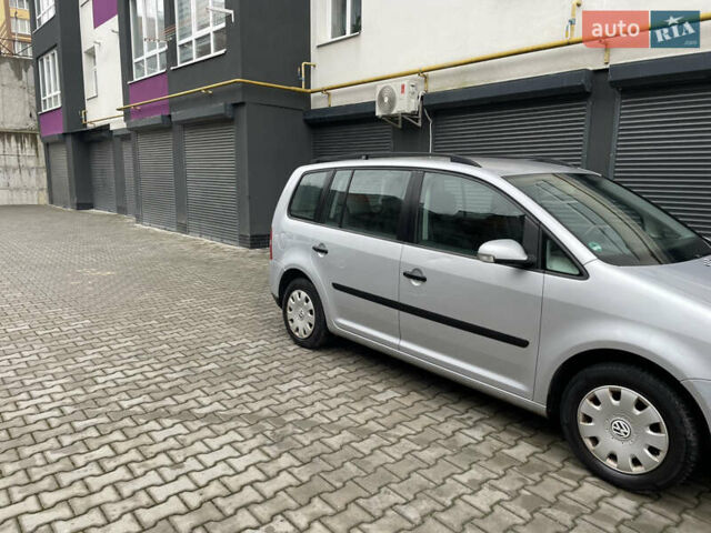 Серый Фольксваген Туран, объемом двигателя 1.6 л и пробегом 258 тыс. км за 5350 $, фото 4 на Automoto.ua