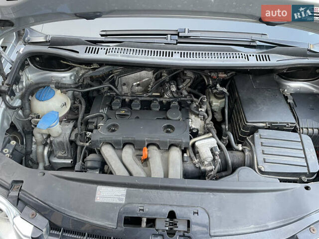 Серый Фольксваген Туран, объемом двигателя 1.98 л и пробегом 231 тыс. км за 4450 $, фото 17 на Automoto.ua