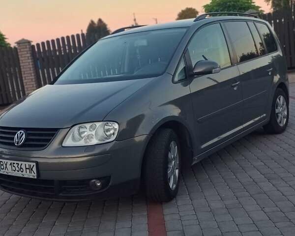 Серый Фольксваген Туран, объемом двигателя 1.98 л и пробегом 219 тыс. км за 5300 $, фото 7 на Automoto.ua