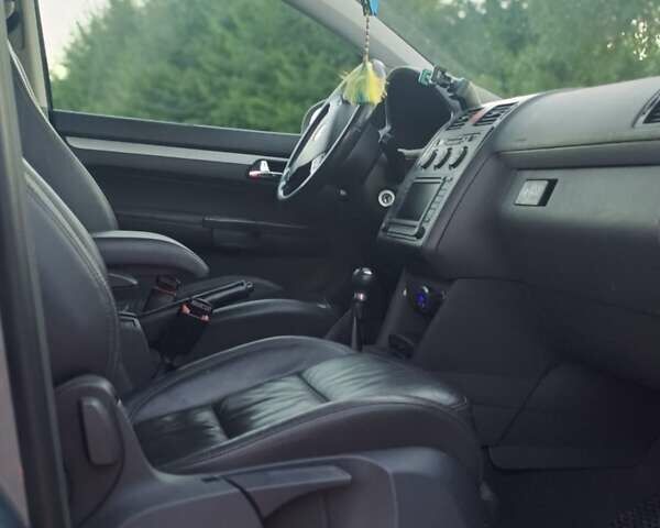 Серый Фольксваген Туран, объемом двигателя 1.98 л и пробегом 219 тыс. км за 5300 $, фото 12 на Automoto.ua