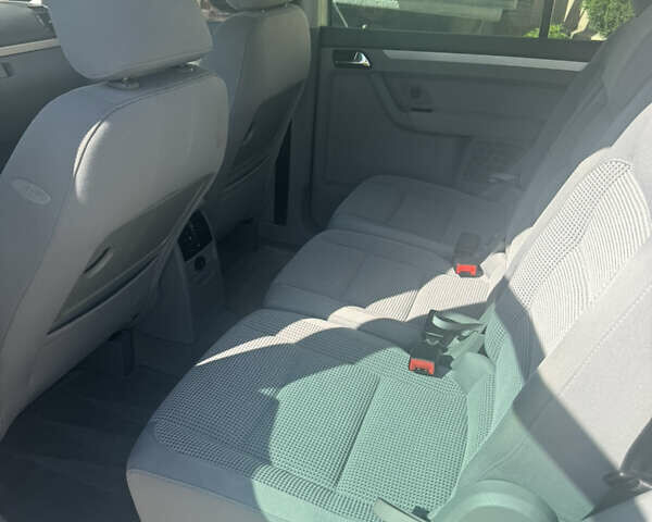 Серый Фольксваген Туран, объемом двигателя 1.6 л и пробегом 187 тыс. км за 7100 $, фото 15 на Automoto.ua