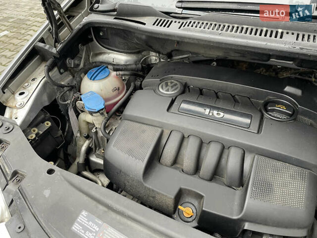 Серый Фольксваген Туран, объемом двигателя 1.6 л и пробегом 258 тыс. км за 5350 $, фото 25 на Automoto.ua