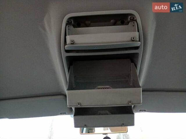 Серый Фольксваген Туран, объемом двигателя 1.6 л и пробегом 238 тыс. км за 4299 $, фото 17 на Automoto.ua