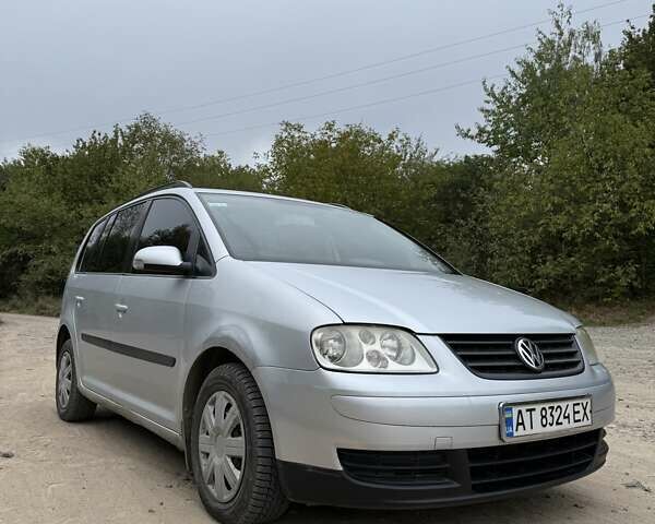 Серый Фольксваген Туран, объемом двигателя 1.9 л и пробегом 353 тыс. км за 5305 $, фото 2 на Automoto.ua