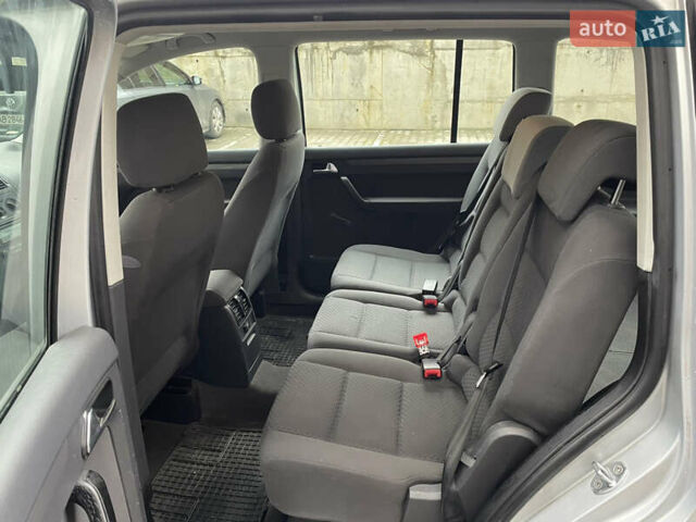 Серый Фольксваген Туран, объемом двигателя 1.6 л и пробегом 258 тыс. км за 5350 $, фото 16 на Automoto.ua