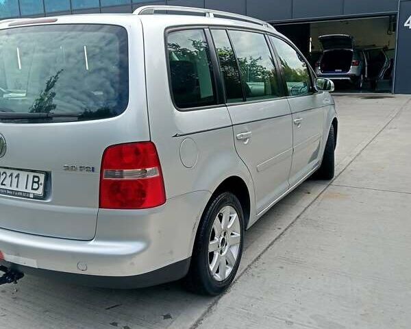 Сірий Фольксваген Туран, об'ємом двигуна 1.98 л та пробігом 196 тис. км за 5990 $, фото 13 на Automoto.ua