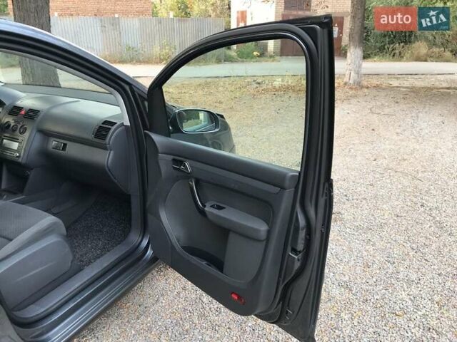 Серый Фольксваген Туран, объемом двигателя 1.6 л и пробегом 232 тыс. км за 5850 $, фото 14 на Automoto.ua