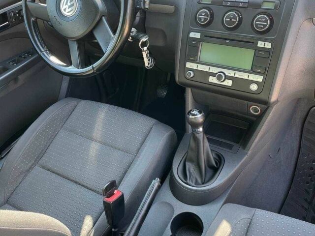 Серый Фольксваген Туран, объемом двигателя 1.6 л и пробегом 3 тыс. км за 5450 $, фото 19 на Automoto.ua