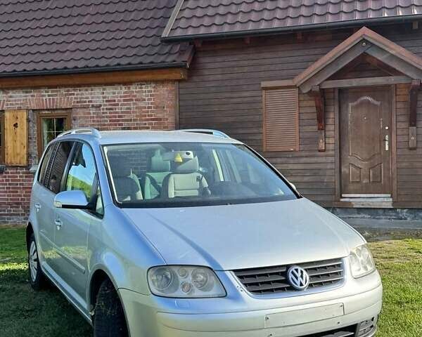 Сірий Фольксваген Туран, об'ємом двигуна 1.9 л та пробігом 387 тис. км за 5300 $, фото 2 на Automoto.ua