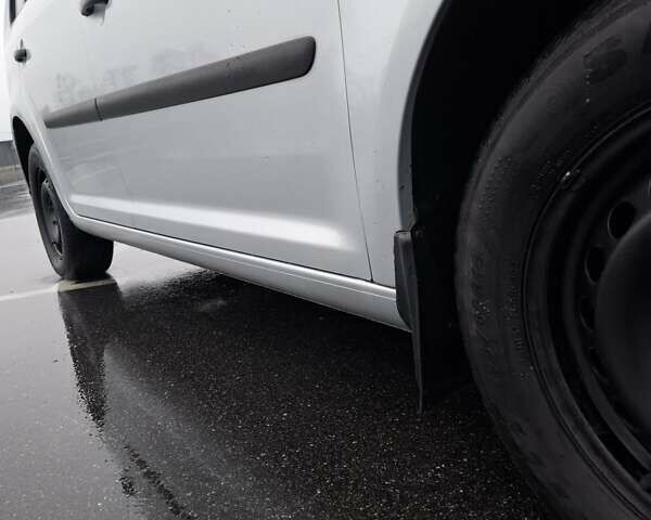 Серый Фольксваген Туран, объемом двигателя 1.6 л и пробегом 207 тыс. км за 5700 $, фото 13 на Automoto.ua