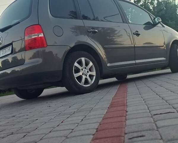 Серый Фольксваген Туран, объемом двигателя 1.98 л и пробегом 219 тыс. км за 5300 $, фото 4 на Automoto.ua