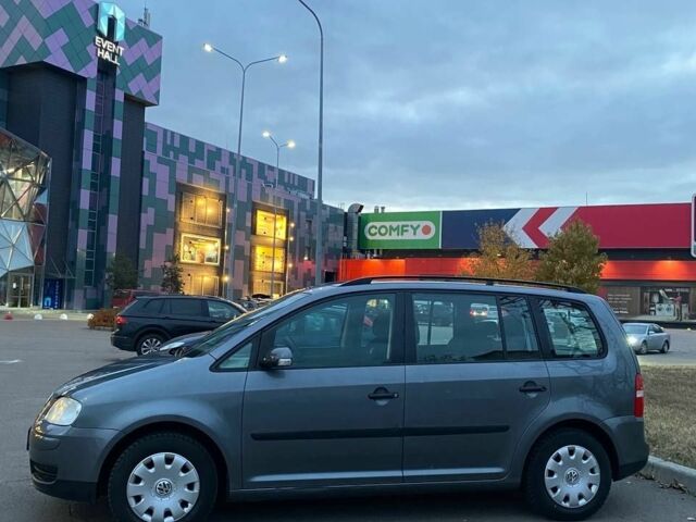 Серый Фольксваген Туран, объемом двигателя 1.6 л и пробегом 230 тыс. км за 6700 $, фото 2 на Automoto.ua