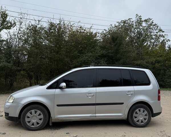 Серый Фольксваген Туран, объемом двигателя 1.9 л и пробегом 353 тыс. км за 5305 $, фото 11 на Automoto.ua