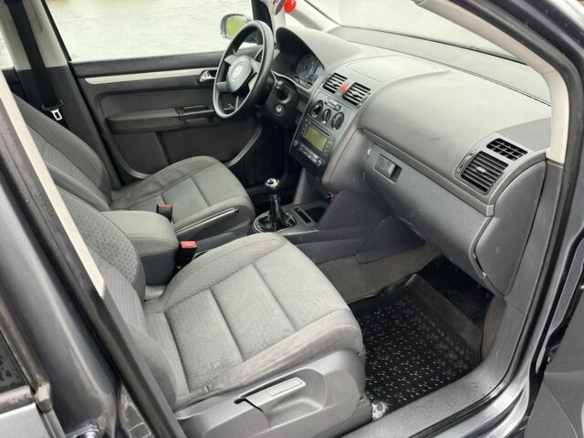 Сірий Фольксваген Туран, об'ємом двигуна 1.9 л та пробігом 271 тис. км за 3018 $, фото 6 на Automoto.ua