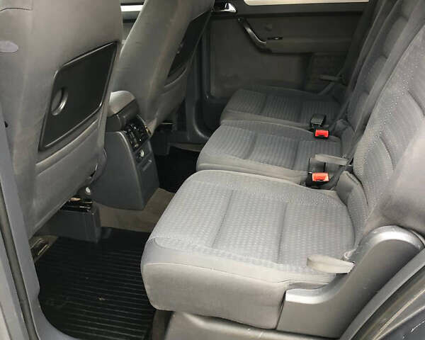 Серый Фольксваген Туран, объемом двигателя 1.97 л и пробегом 350 тыс. км за 5500 $, фото 8 на Automoto.ua