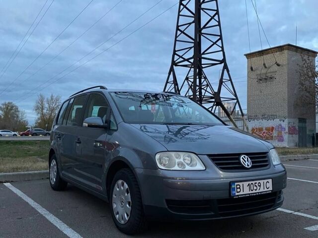 Серый Фольксваген Туран, объемом двигателя 1.6 л и пробегом 230 тыс. км за 6700 $, фото 1 на Automoto.ua