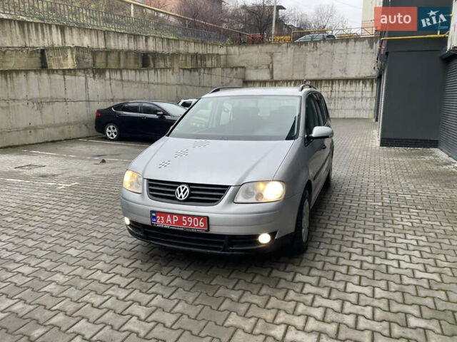 Серый Фольксваген Туран, объемом двигателя 1.6 л и пробегом 258 тыс. км за 5350 $, фото 2 на Automoto.ua