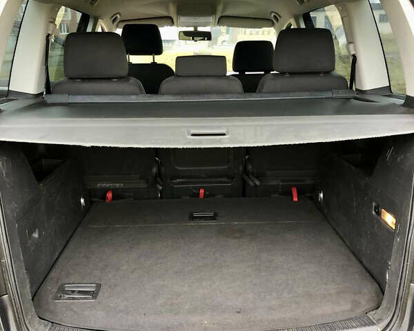 Серый Фольксваген Туран, объемом двигателя 1.9 л и пробегом 300 тыс. км за 5300 $, фото 4 на Automoto.ua