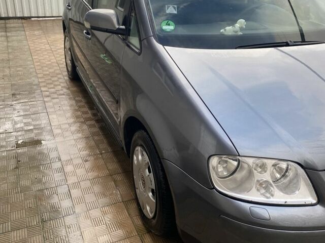 Серый Фольксваген Туран, объемом двигателя 1.6 л и пробегом 320 тыс. км за 5500 $, фото 3 на Automoto.ua