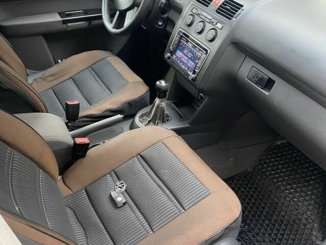 Серый Фольксваген Туран, объемом двигателя 1.6 л и пробегом 320 тыс. км за 5500 $, фото 9 на Automoto.ua