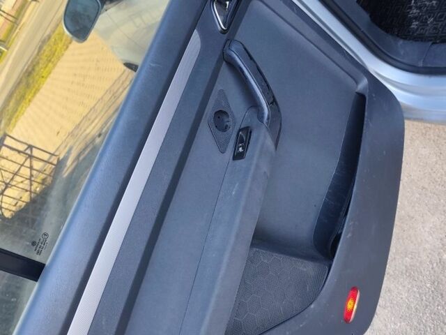 Серый Фольксваген Туран, объемом двигателя 2 л и пробегом 378 тыс. км за 2600 $, фото 7 на Automoto.ua