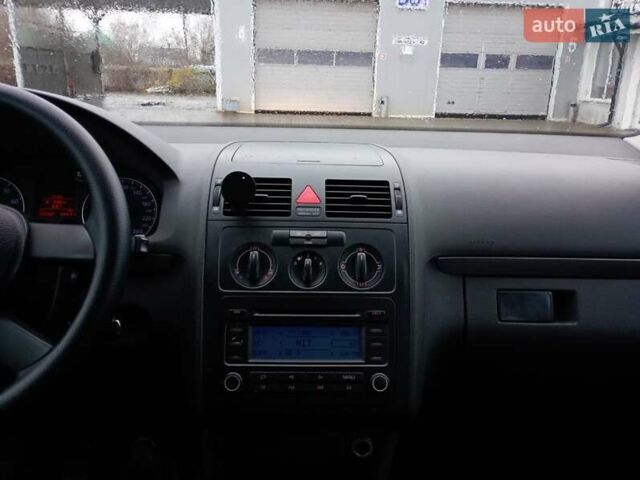 Серый Фольксваген Туран, объемом двигателя 1.6 л и пробегом 238 тыс. км за 4299 $, фото 14 на Automoto.ua